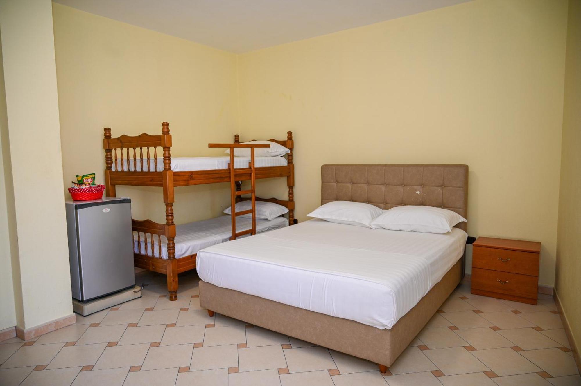 Hotel Vila Emes Durres Luaran gambar