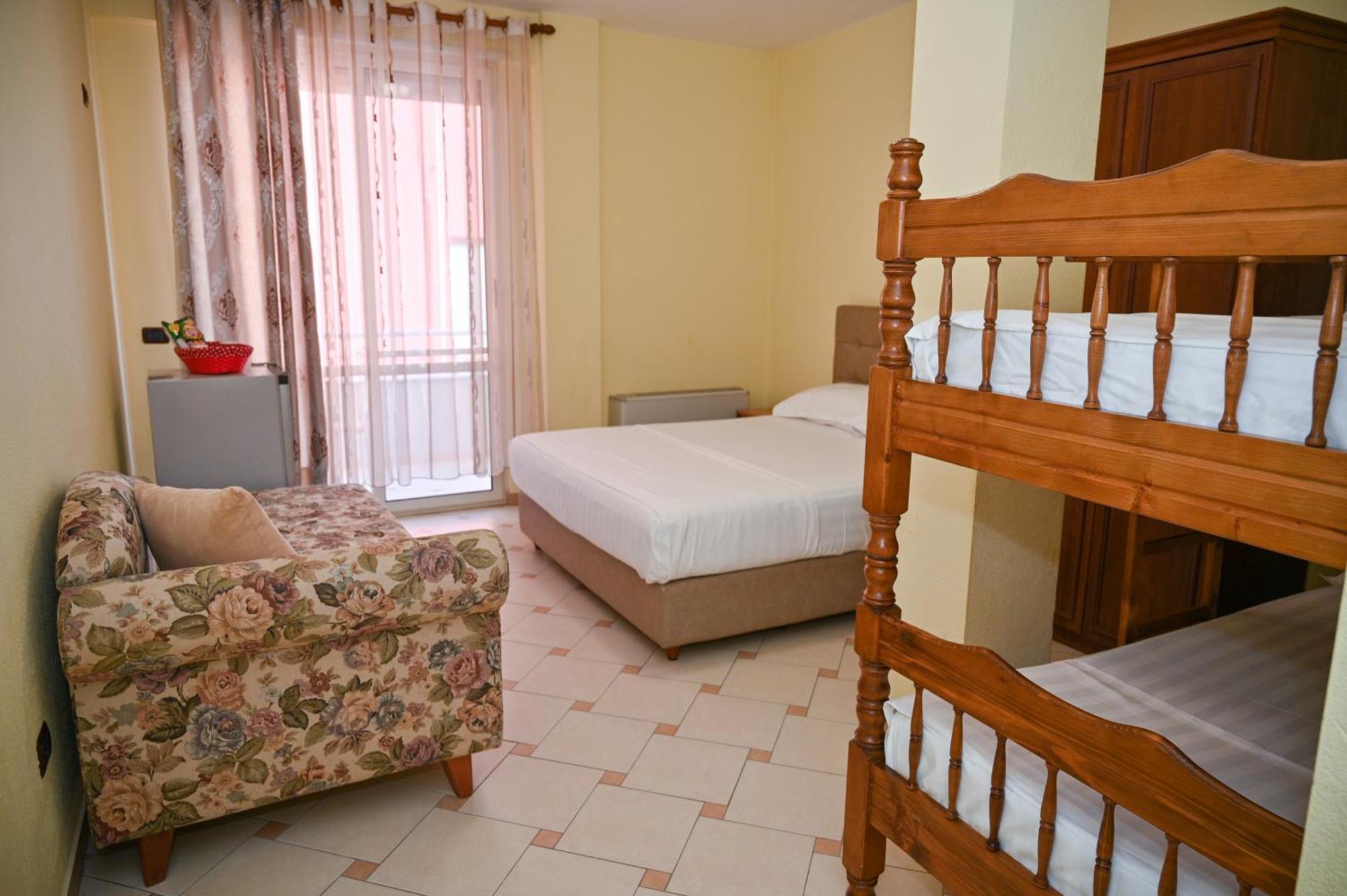 Hotel Vila Emes Durres Luaran gambar