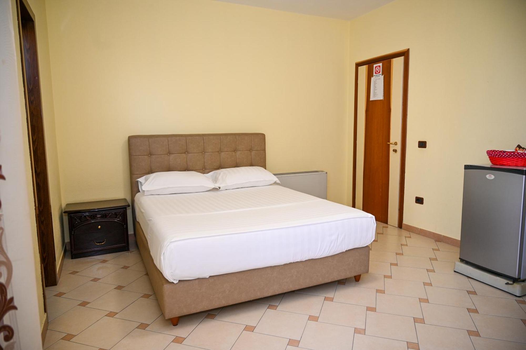 Hotel Vila Emes Durres Luaran gambar